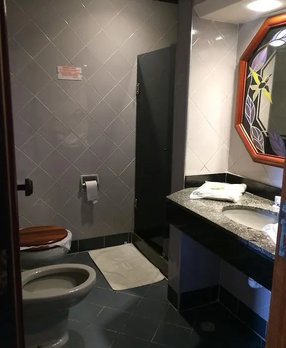 Hotel Free (Adults Only)-1